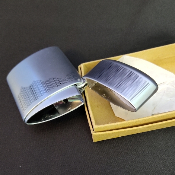 Marlboro Pocket Ashtray - Picture 3 of 7